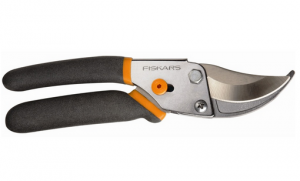 bypass gardening pruners